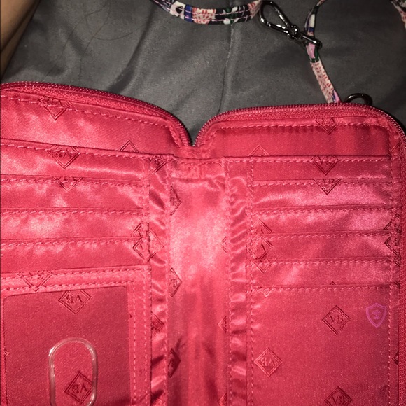 Vera Bradley bad (can be used many ways) - Picture 6 of 8